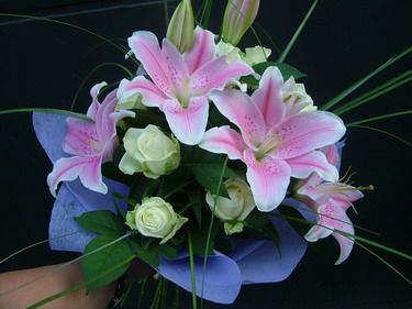 white roses and pink lilies (15 stems)